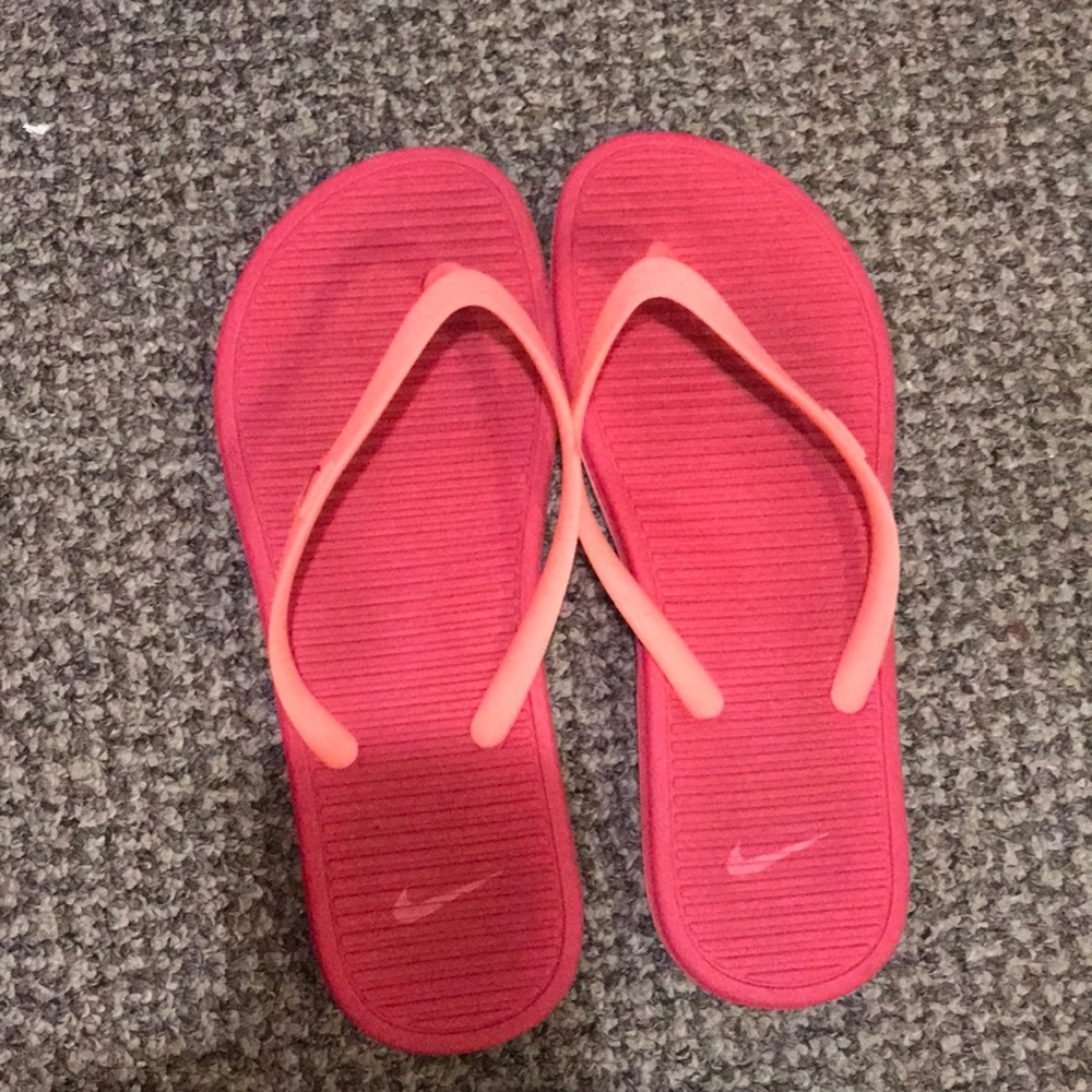 Nike flip flops